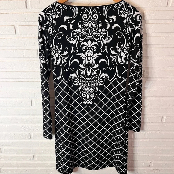White House Black Market White and Black Scroll Pattern Jersey Dress, Size XS - Picture 8 of 8
